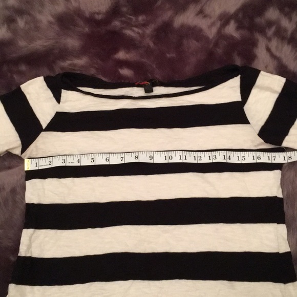 Black & White Rue21 Top - Picture 3 of 4